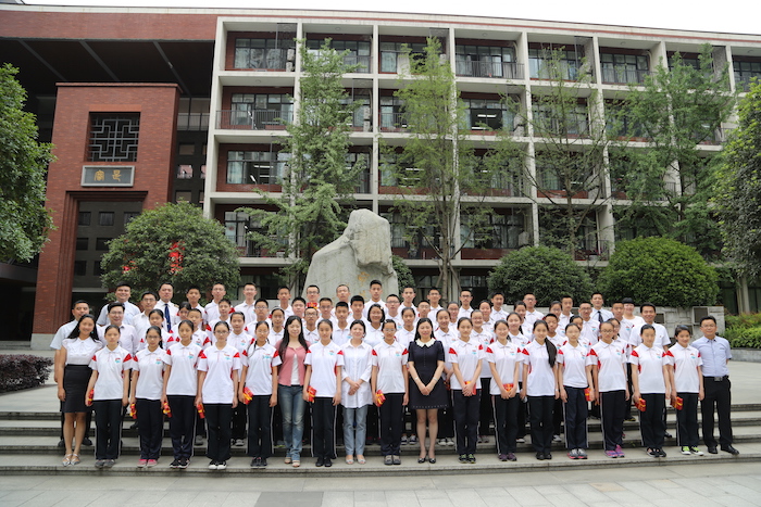 8全体新团员和领导们合影留念.JPG