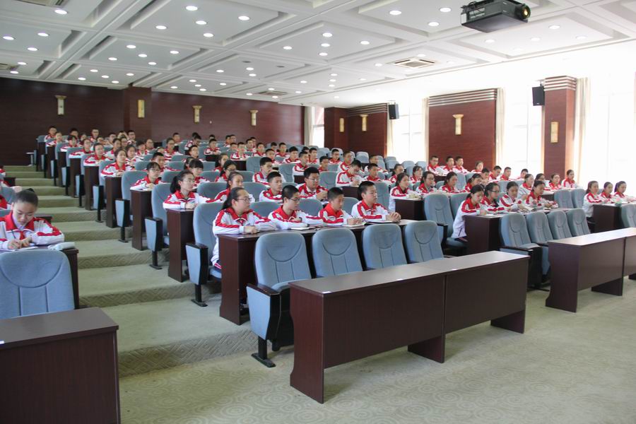 调整大小 5.认真倾听的同学们.JPG