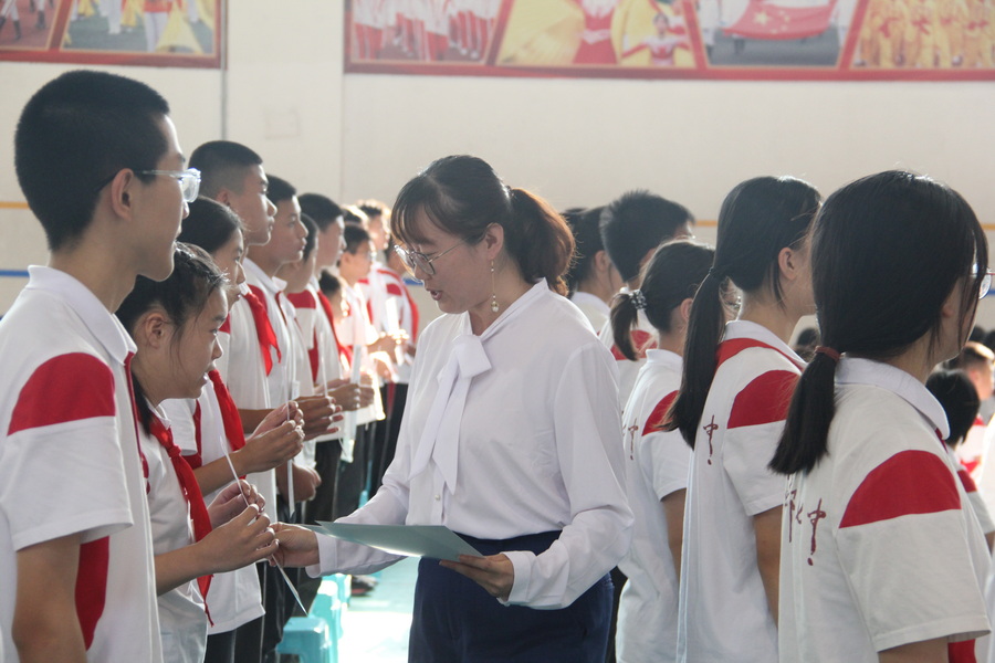 图42 -1 社团课优秀学生颁奖图(蔡璐)_调整大小.jpg