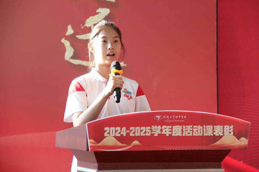 图55 学生代表发言近景_调整大小.jpg